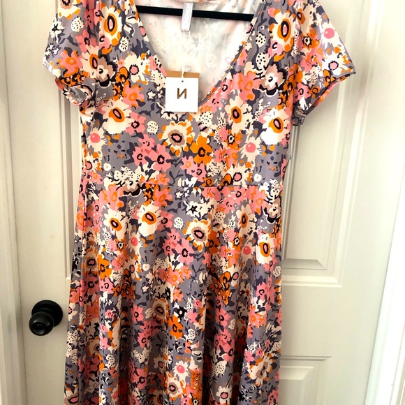 NWT STYLISH Noracora  Vibrant Floral V-Neck Short Sleeve Dress   SZ M - Picture 2 of 12